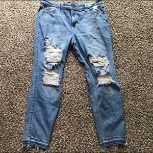 ❌⭕️❌⭕️ distressed hollister jeans.
